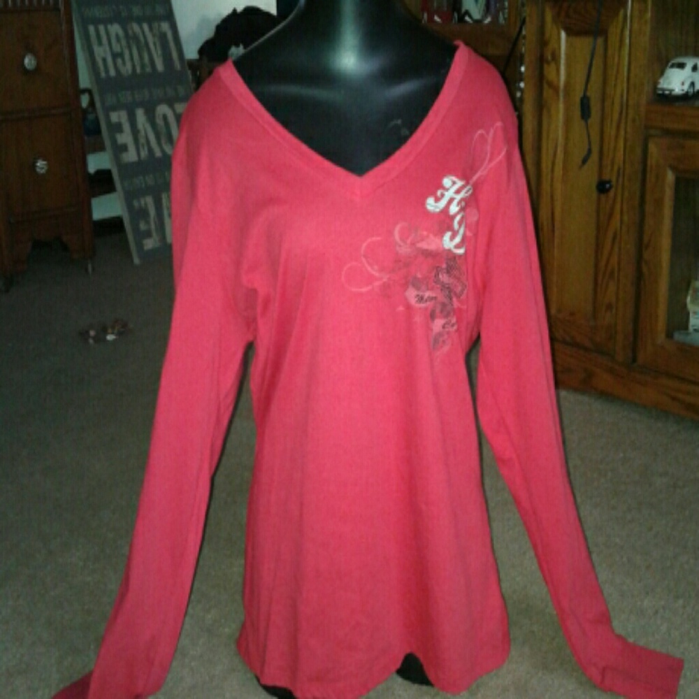 Woman's long sleeve shirt